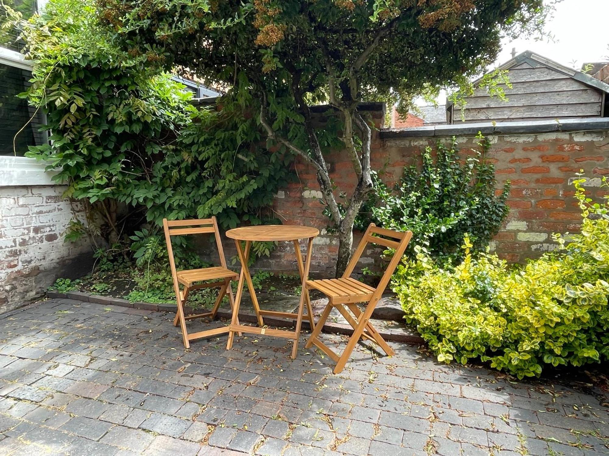 Townhouse In Trendy Suburb Of Hoole