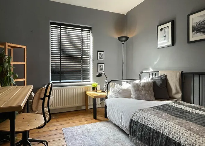Townhouse In Trendy Suburb Of Hoole