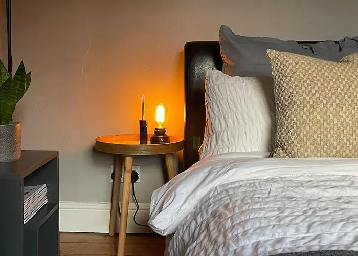 Townhouse In Trendy Suburb Of Hoole