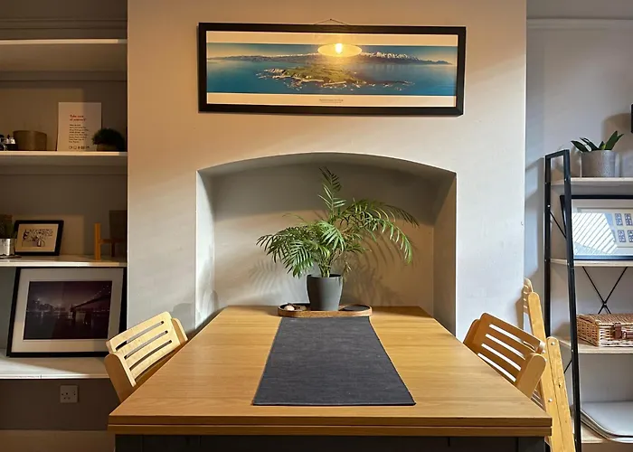 Townhouse In Trendy Suburb Of Hoole