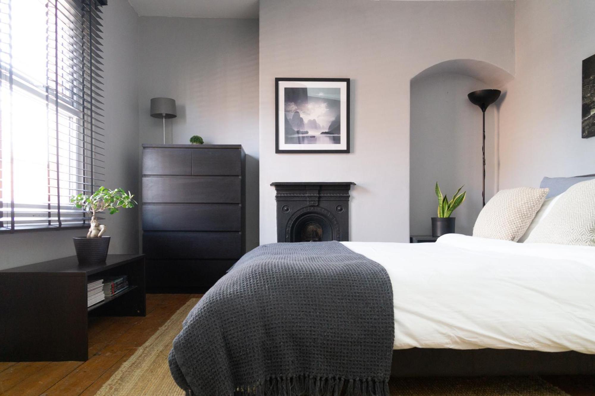 Townhouse In Trendy Suburb Of Hoole *