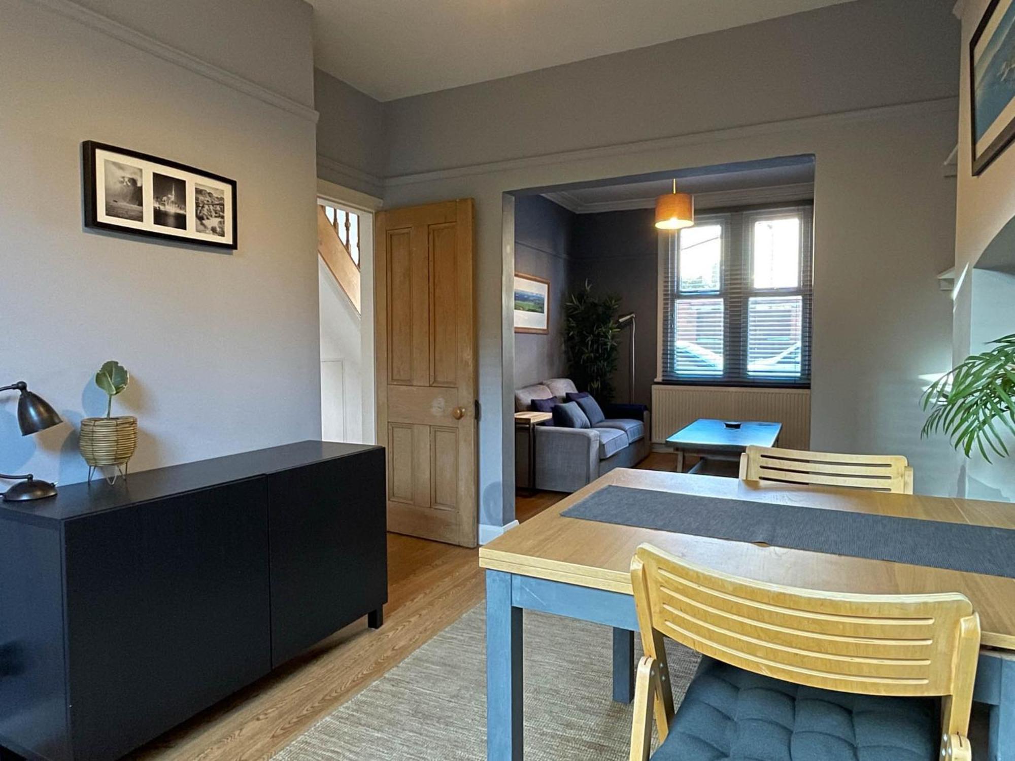 Apartment Townhouse In Trendy Suburb Of Hoole
