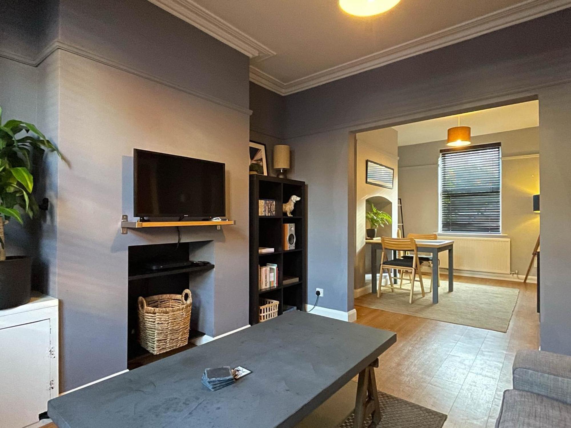 Townhouse In Trendy Suburb Of Hoole Apartment *