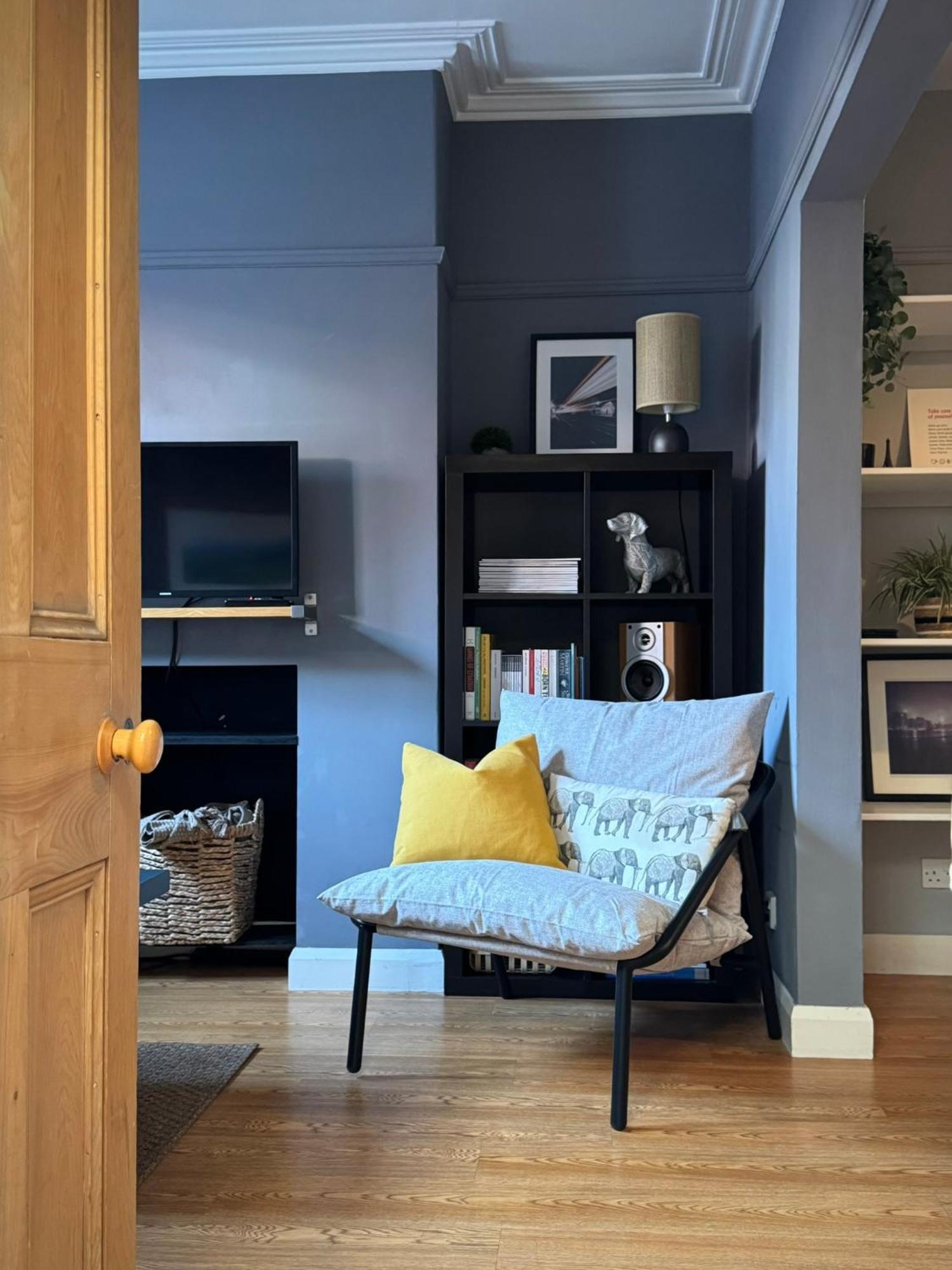 Apartment Townhouse In Trendy Suburb Of Hoole *